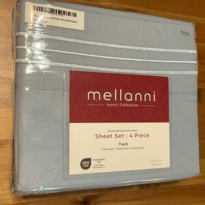 NWT Twin Four Piece Sheet Set in Blue Hydrangea